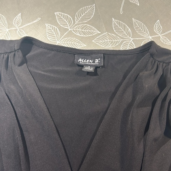 Ladies Allan B. Sleeveless Blouse. - Picture 2 of 6